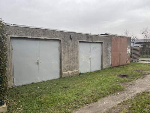 Garagen von Hinten - Reihenendhaus mit 90,00 m&sup2; in Lutherstadt Wittenberg zum Kaufen