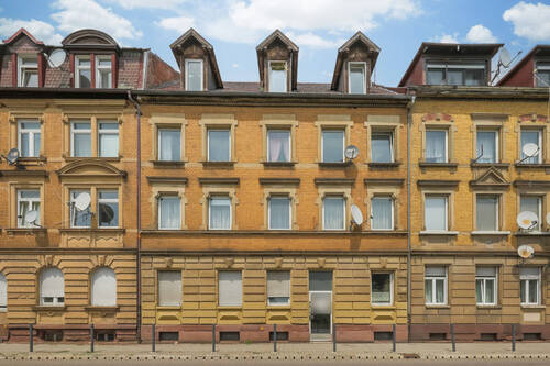 Straßenansicht - 1 Zimmer Mehrfamilienhaus, Wohnhaus in Pforzheim