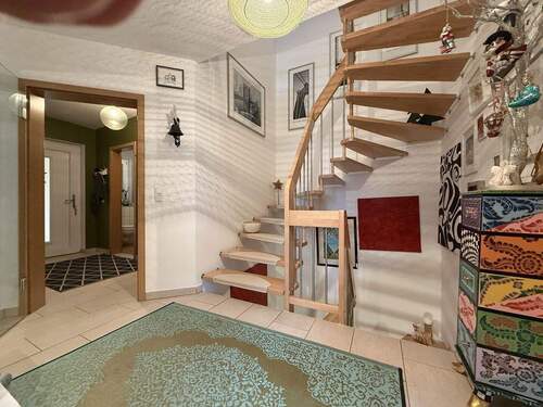 Treppenhaus - 7 Zimmer Doppelhaushälfte in Bubenreuth