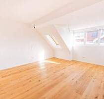 Einzigartige Dachgeschosswohnung in Moabit - Wohnen und Investieren vereint - Berlin