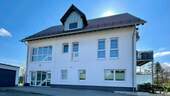 Eingang zum Haus - 1 Zimmer Mehrfamilienhaus, Wohnhaus in Drolshagen / Scheda