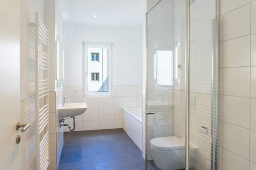 Bad (Musterbild) - 4 Zimmer Etagenwohnung zur Miete in Dresden