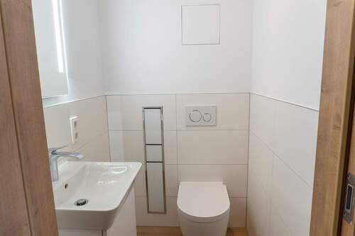 Gäste WC (Musterbild) - Etagenwohnung mit 106,00 m&sup2; in Dresden zur Miete
