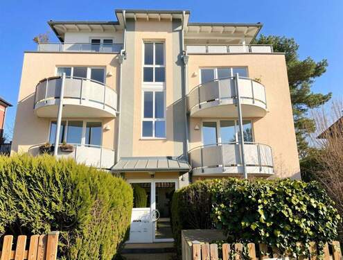 Außenansicht Vorderseite - 2-Raum-Eigentumswohnung in schönster Lage von Radebeul mit Balkon und TG