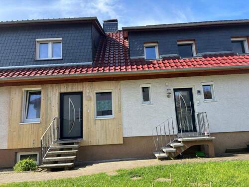 Seitenansicht sep. Eingänge - Schönes Zweifamilienhaus in Poppenhausen Rhön !!!!