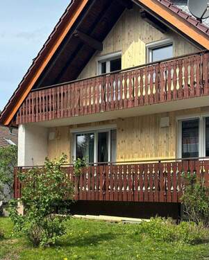 Vorderansicht - 9 Zimmer Mehrfamilienhaus, Wohnhaus zum Kaufen in Poppenhausen