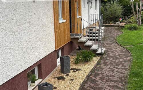 Weg zu den Eingängen - 