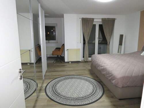 Schlafzimmer mit Balkon - 