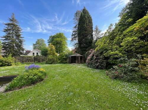 Blick auf das Grundstück - Ihr Platz für Neues: Traumhaftes Baugrundstück in Aumühle