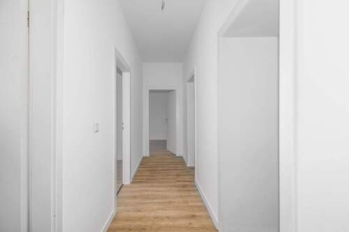 Flur - Etagenwohnung mit 90,00 m&sup2; in Düsseldorf zum Kaufen