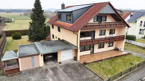 3-Familienhaus mit 3 Garagen - 