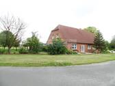 Ansicht von der Straße - Breddorf - gr. EFH mit Do-Garage, Nebengebäuden, Ausbaureserve im DG & angrenzenderm WeideBauplatz