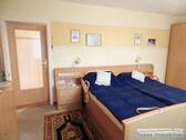 Schlafzimmer mit 22,03 m², entsprechend Exposé-Grundriss - 
