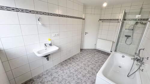 Badezimmer Ansicht 3 - 