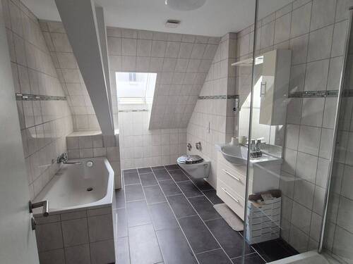 251111 - Badezimmer 2.jpg - 3 Zimmer Etagenwohnung in Cottbus