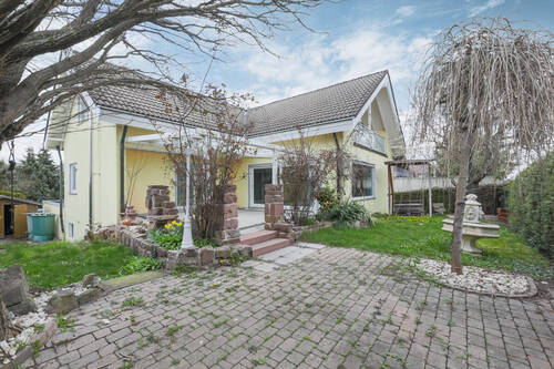 Rückansicht und Garten - 