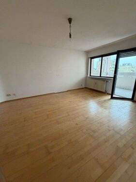 Wohnzimmer Bild 2.jpg - 2 Zimmer Etagenwohnung zum Kaufen in München