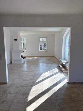 Wohnzimmer mit Kamin.JPG - 3 Zimmer Etagenwohnung zur Miete in Deinste