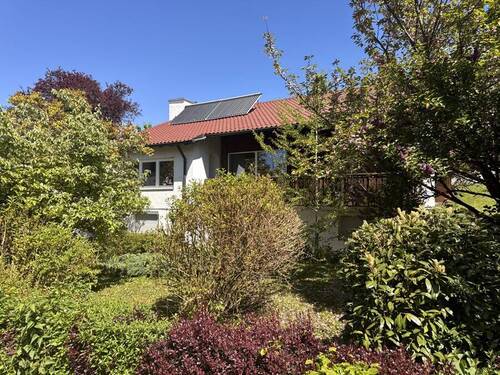 Straßenansicht 2 - 8 Zimmer Einfamilienhaus zum Kaufen in Allmersbach im Tal