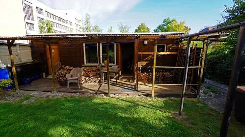 Das Sommerhaus kann wunderbar für Homeoffice, Gäste oder als Werkstatt genutzt werden - 