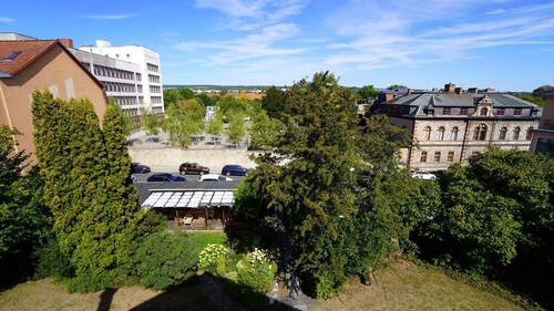 Dazu ein traumhafter Fernblick aus dem Dachgeschoss über die Kulturstadt bis hin zum Ettersberg - 