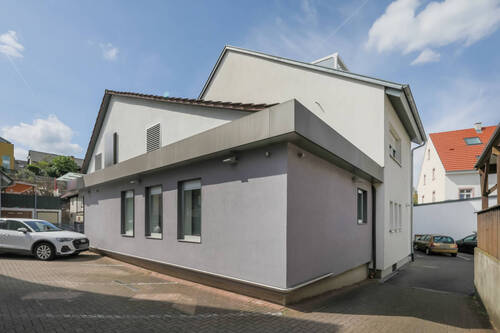 Rückansicht und Stellplätze - Büro mit 230,00 m&sup2; in Remchingen / Nöttingen zum Kaufen