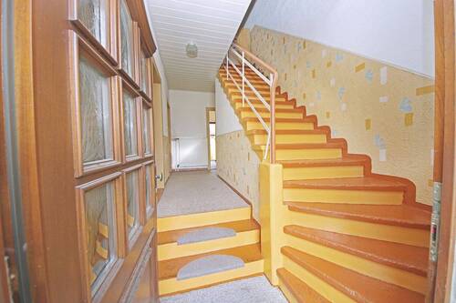 Hauseingang / Flurbereich im EG - 4 Zimmer Mehrfamilienhaus, Wohnhaus in Coswig (Anhalt)