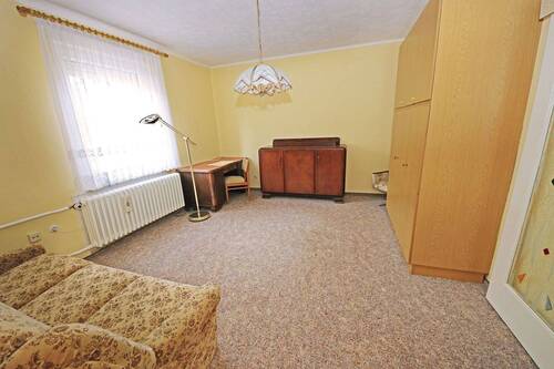 Wohnzimmer im EG - Mehrfamilienhaus, Wohnhaus mit 100,00 m² in Coswig (Anhalt) zum Kaufen