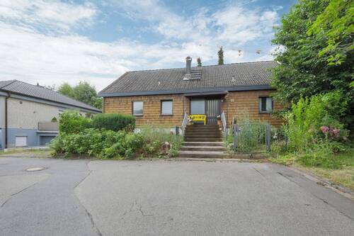 Straßenansicht - 6 Zimmer Einfamilienhaus in Neuhausen