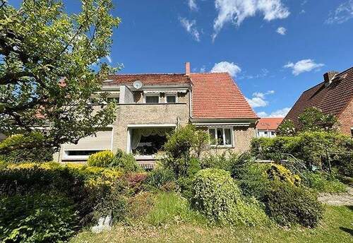 sonnige Süd-Seite mit Terrasse und kleinem Balkon - 