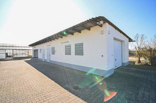 Nebengebäude/Garage - 