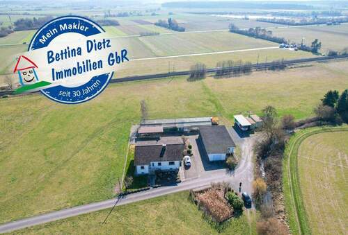 Luftansicht - DIETZ: Aussiedlerhof für Pferde und Tierhaltung geeignet! Wohnhaus mit Nebengebäuden in Babenhausen!