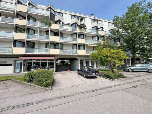 Ansicht des Mehrfamilienhauses mit TG-Einfahrt - Garage, Stellplatz in Unterschleißheim