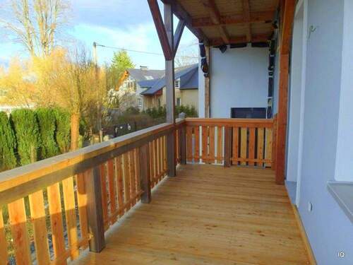 Balkon - Sehr schöne 4-Zimmer-Familienwohnung mit großem Balkon, hochwertigem Laminatboden & Marmorbad