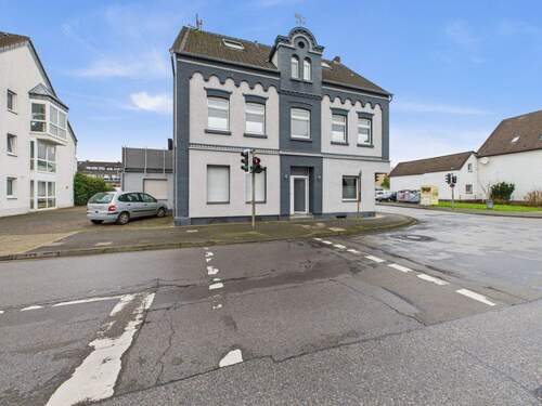 Haus Mitte - 1 Zimmer Mehrfamilienhaus, Wohnhaus zum Kaufen in Langenfeld