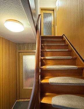 Eingangsflur - 5 Zimmer Mehrfamilienhaus, Wohnhaus zum Kaufen in Betzendorf