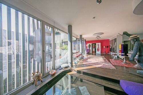 Offene Räume - Bezugsfreie 4,5 Zi-Whg mit Kamin Balkon EBK Aufzug u. 2 Stellplätzen