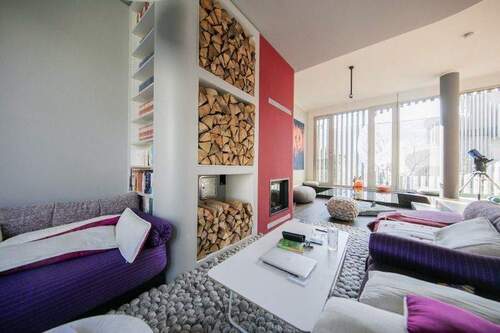 Lounge mit Kamin - 6 Zimmer Etagenwohnung zum Kaufen in Berlin