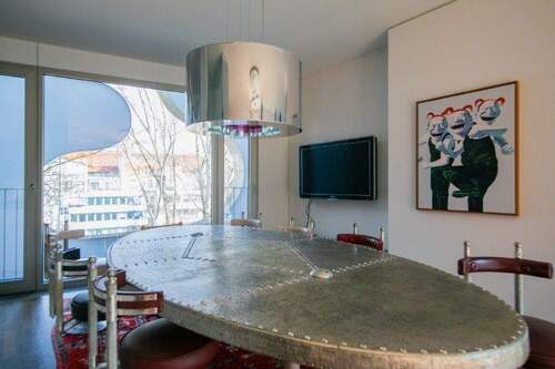 Essen mit Blick auf den Fernsehturm - 