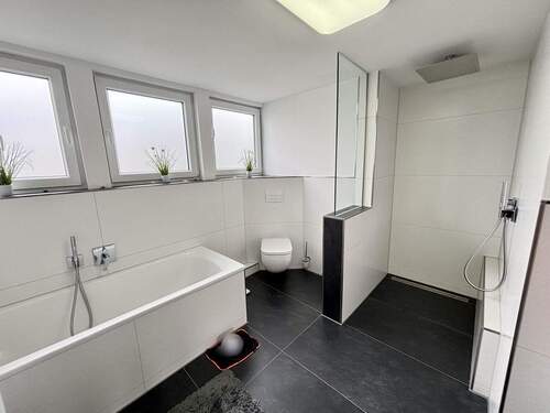 Hauptbad im Dachgeschoss - 