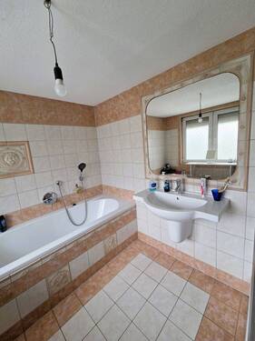 Badezimmer - Einfamilienhaus mit 130,00 m&sup2; in Albstadt zum Kaufen