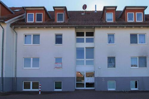 Hausansicht - 2-Zimmer-ETW mit Balkon und Stellplatz