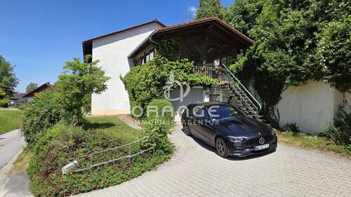 Zufahrt und Garage - 
