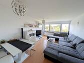 Helles, freundliches Wohnzimmer - 4 Zimmer Etagenwohnung zum Kaufen in Osnabrück