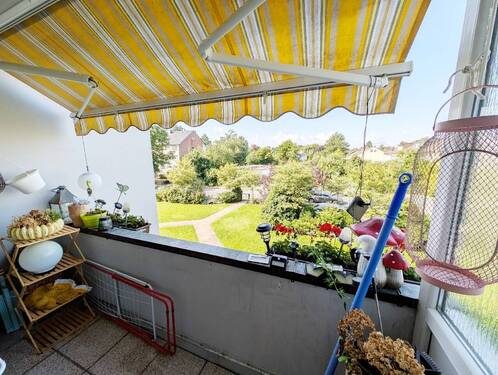 Balkon mit Markise - 4 Zimmer Etagenwohnung in Osnabrück