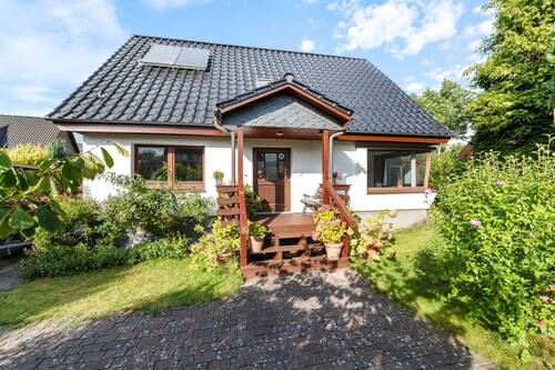 Herzlich willkommen! - Einfamilienhaus mit Wärmedämmung und Wärmepumpe in Delingsdorf