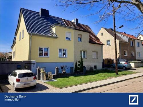 Hausansicht - Einziehen und Wohlfühlen: Modernisiertes Haus mit Hof und Garten!