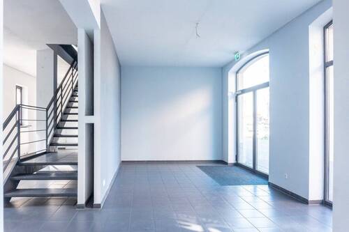 Erdgeschoss - 5 Zimmer Gewerbeobjekt (Büro, Produktion, Verkauf) zur Miete in Chemnitz