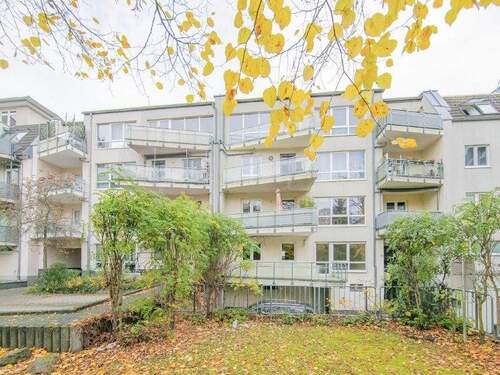 balkon von aussen - Etagenwohnung mit 76,00 m&sup2; in Berlin zum Kaufen