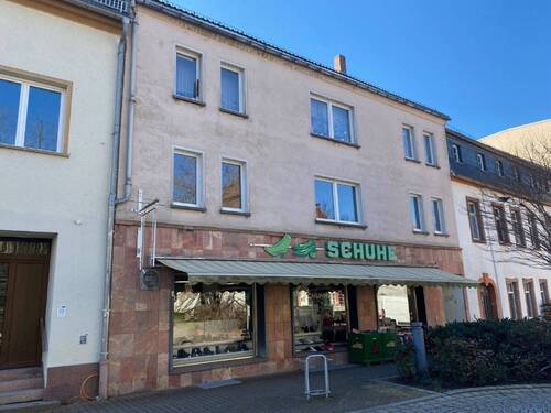 Hausansicht - Gelegenheit für Investoren: Mehrfamilienhaus in zentraler Lage